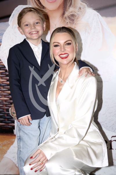 Marjorie de Sousa e hijo Matías