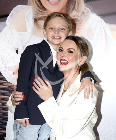 Marjorie de Sousa e hijo Matías