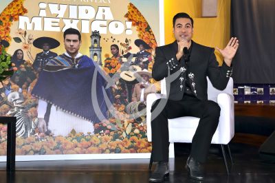 Carlos Rivera con Vida