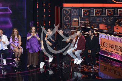 Juego de Voces elenco