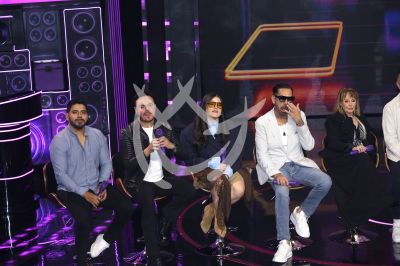 Juego de Voces elenco