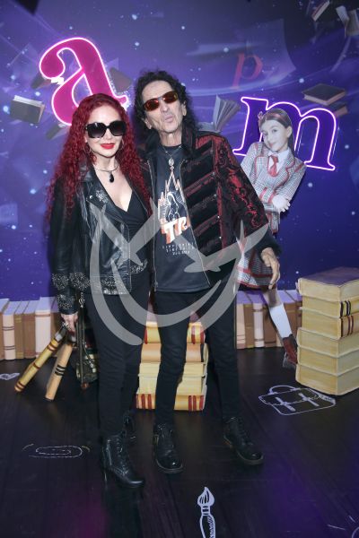 Alex y Chela Lora en Matilda