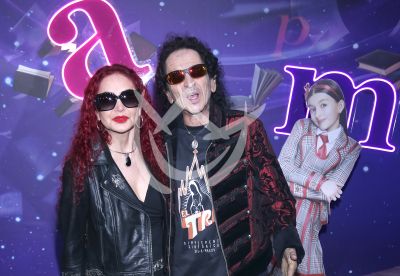 Alex y Chela Lora en Matilda