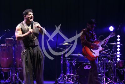 Grupo Frontera con Un Solo Corazón