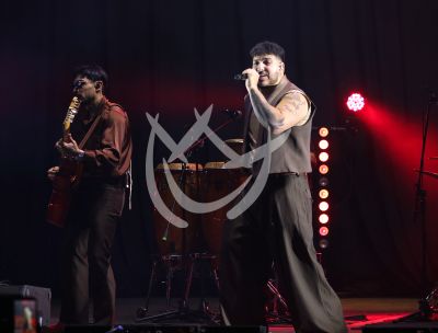 Grupo Frontera con Un Solo Corazón