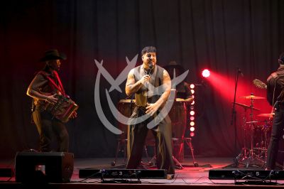 Grupo Frontera con Un Solo Corazón