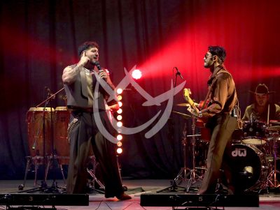 Grupo Frontera con Un Solo Corazón