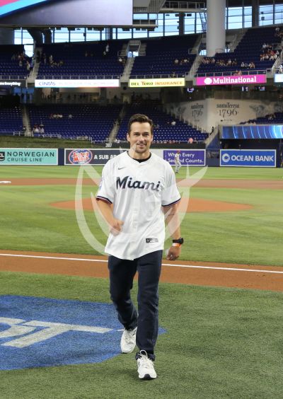 Jon Ecker ¡playball!