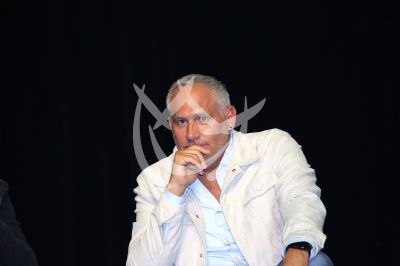 Arath de la Torre presenta Los Marihuanólogos