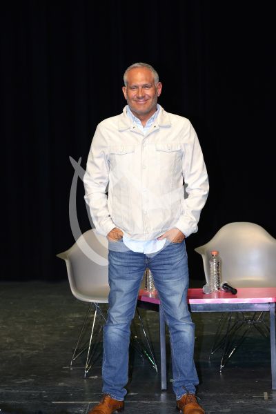 Arath de la Torre presenta Los Marihuanólogos