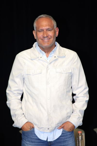 Arath de la Torre presenta Los Marihuanólogos