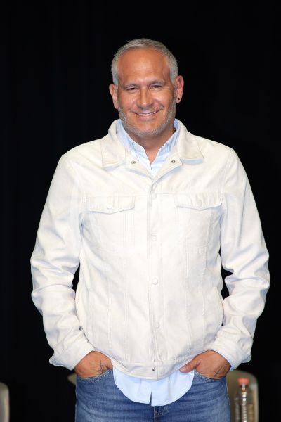 Arath de la Torre presenta Los Marihuanólogos