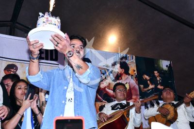Fonsi de sencillo y cumple en Mx