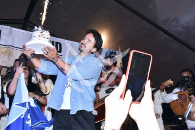 Fonsi de sencillo y cumple en Mx