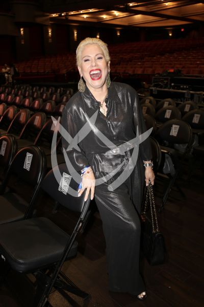 Bis la Médium con el Poder