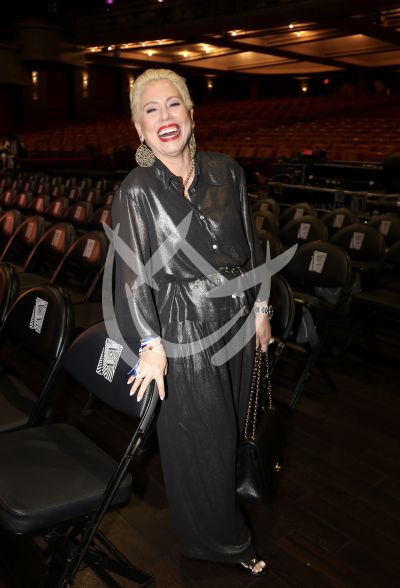 Bis la Médium con el Poder