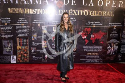 Consuelo Duval con El Fantasma