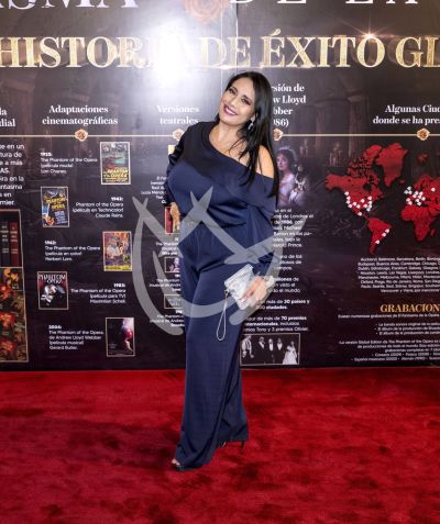 Sugey Abrego con El Fantasma