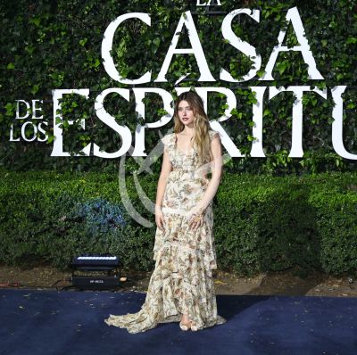 Nicole Wallace con Espíritus