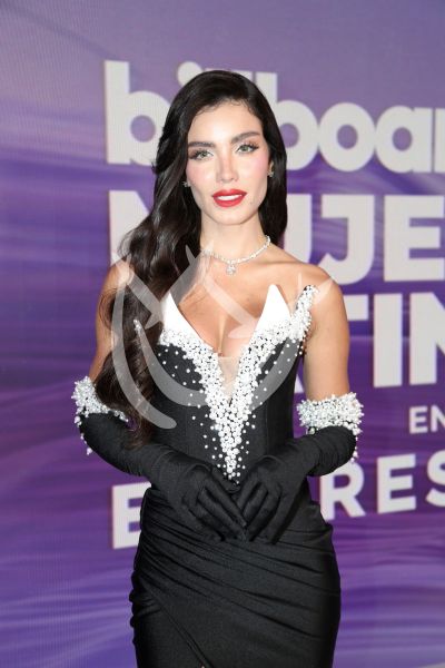 Aleska Génesis con Mujeres Billboard