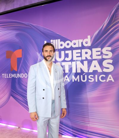 Roberto Romano con Mujeres Billboard