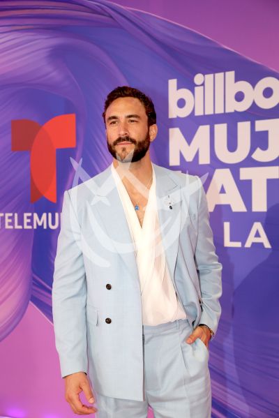 Roberto Romano con Mujeres Billboard