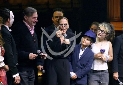 Angélica Vale e hijos con El Fantasma