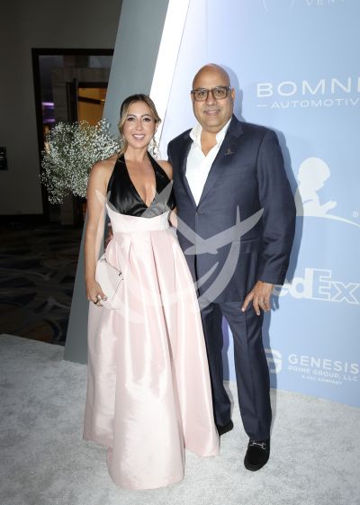 Chiquibaby y esposo con St Jude