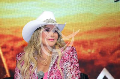 Alicia Villareal con Bendita Locura