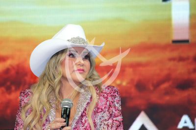 Alicia Villareal con Bendita Locura