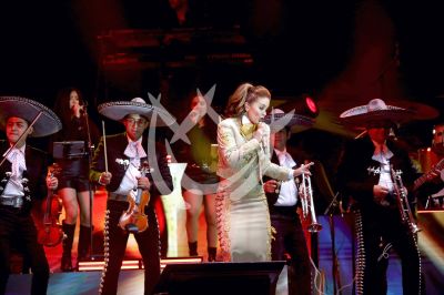 Lucero canta a las mamis
