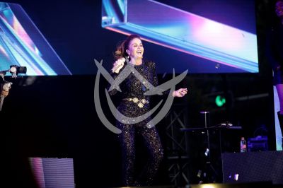Lucero canta a las mamis