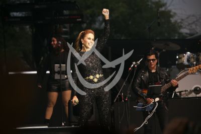 Lucero canta a las mamis