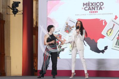Majo Aguilar canta por la Paz