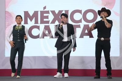 Majo Aguilar canta por la Paz