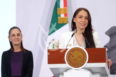 Majo Aguilar canta por la Paz