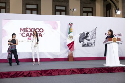 Majo Aguilar canta por la Paz