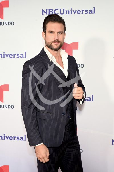 Clovis Niewnow en upfront