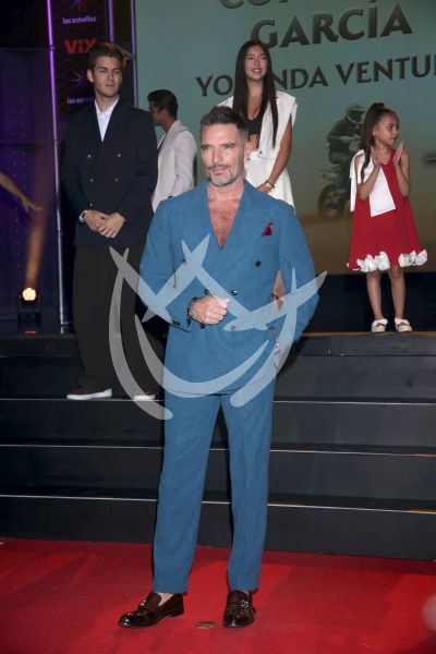 Julián Gil Tan Cerca de Ti