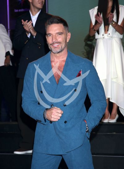 Julián Gil Tan Cerca de Ti