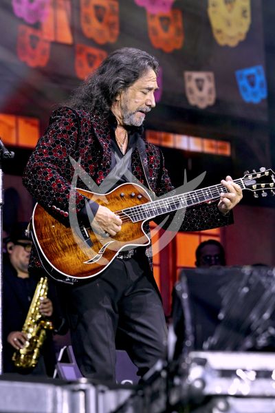 Marco Antonio Solís canta Gratitud