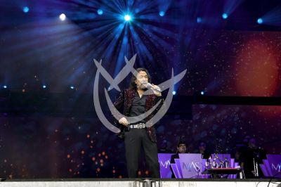 Marco Antonio Solís canta Gratitud