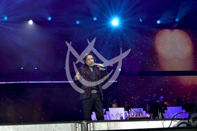 Marco Antonio Solís canta Gratitud