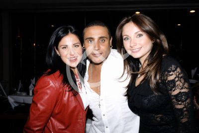 Arleth, Eduardo Antonio y Elizabeth, 2001