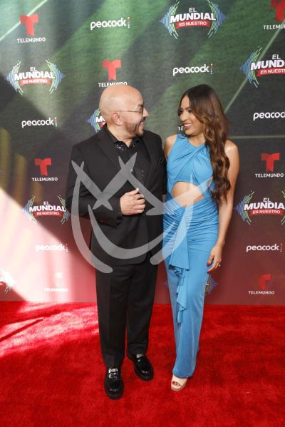 Lupillo Rivera y novia en EMEN
