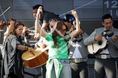 Majo Aguilar canta al Mundial