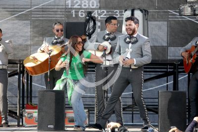 Majo Aguilar canta al Mundial
