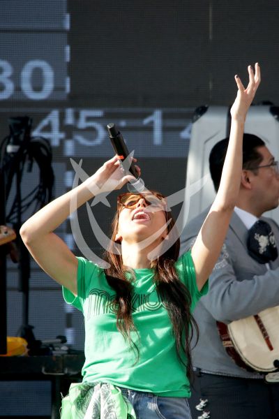 Majo Aguilar canta al Mundial
