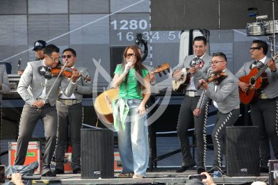 Majo Aguilar canta al Mundial