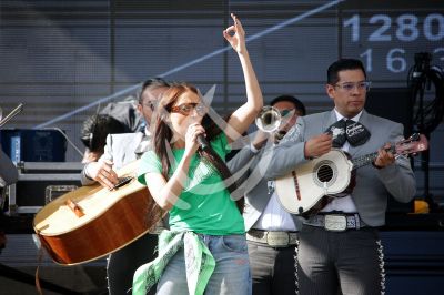 Majo Aguilar canta al Mundial